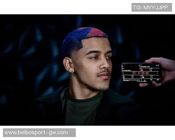 索汉女友观赛换新装引热议时尚造型再度吸引眼球 索汉女友观赛换新装引热议时尚造型再度吸引眼球