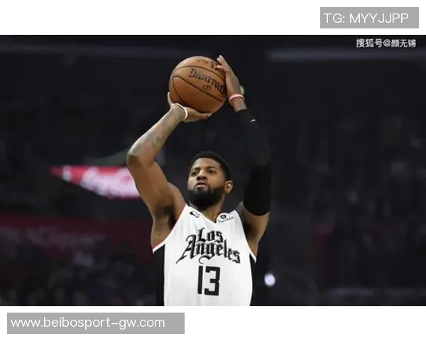 保罗乔治表现稳定12投6中贡献14分4篮板5助攻2抢断正负值高达9