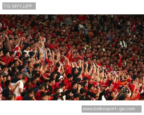 海港俱乐部与球迷代表共庆20岁生日徐根宝携手回归崇明基地温情时刻 海港俱乐部与球迷代表共庆20岁生日徐根宝携手回归崇明基地温情时刻